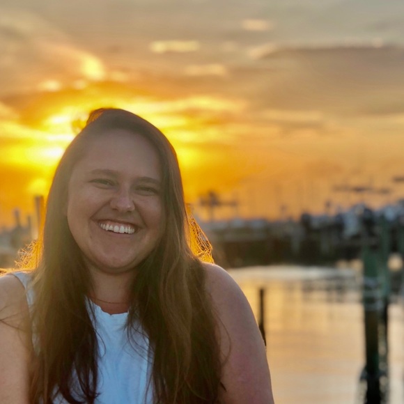 Meet your Posher, Jenna - Picture 3 of 5